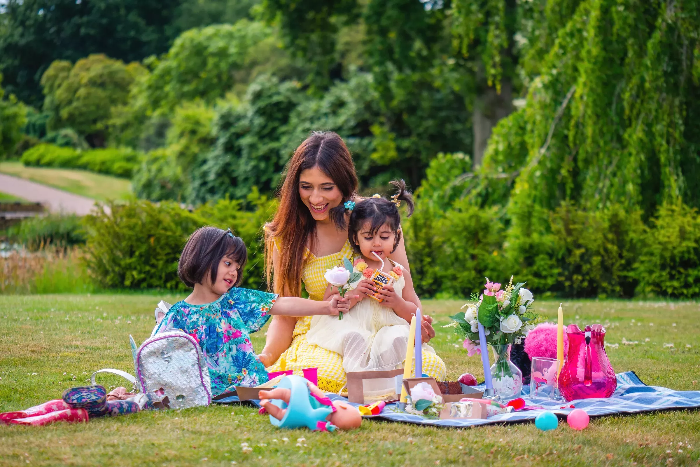 Picnic at Wakehurst, Visual Air © RBG Kew A family have a picnic in the gardens at Wakehurst