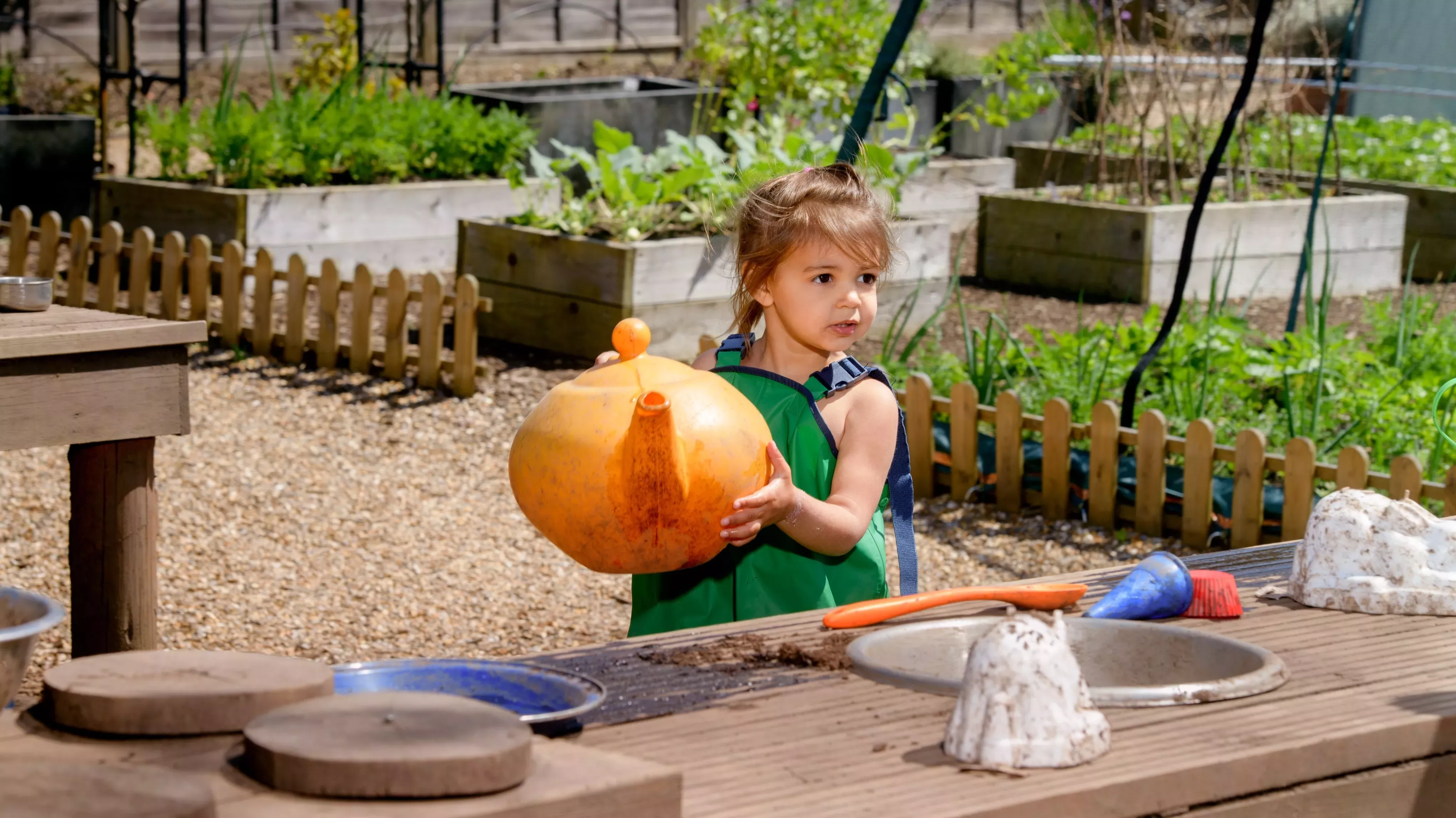 Mud Kitchen at Wakehurst, Jim Holden © RBG Kew Children play in the mud kitchen