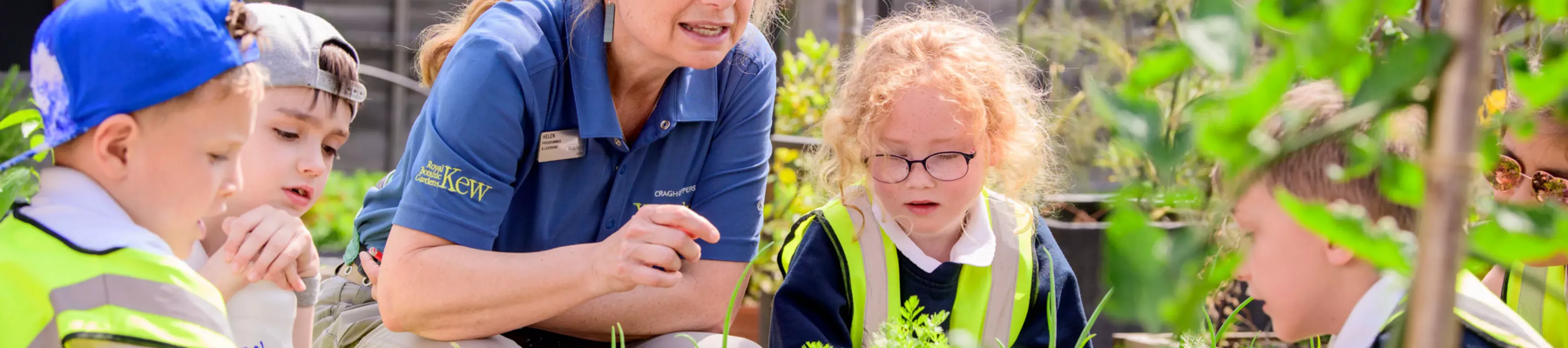 Pupils on a Wakehurst school visit © RBG Kew Pupils on a Wakehurst school visit
