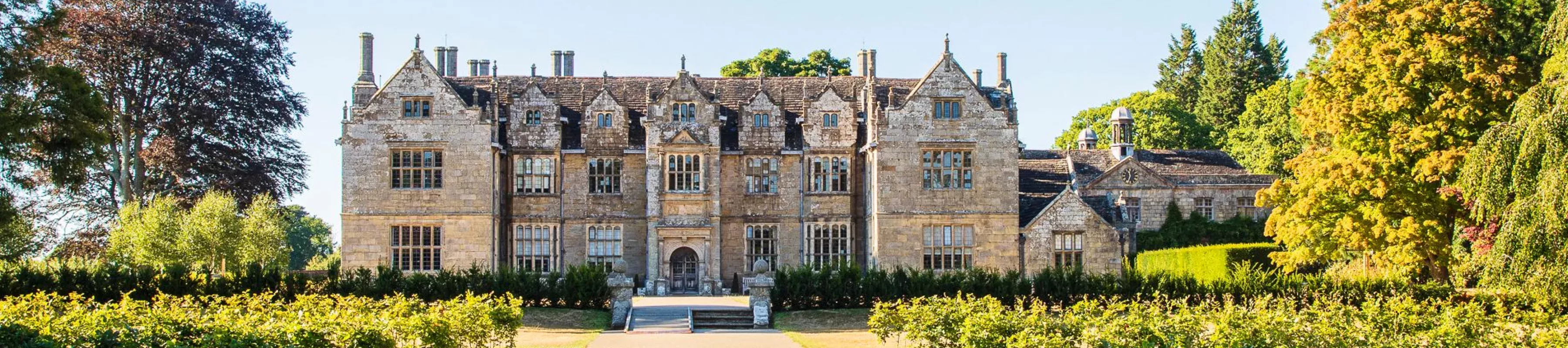 Wakehurst Mansion, Claire Tacacs © RBG Kew A wide shot of the Wakehurst mansion in summer