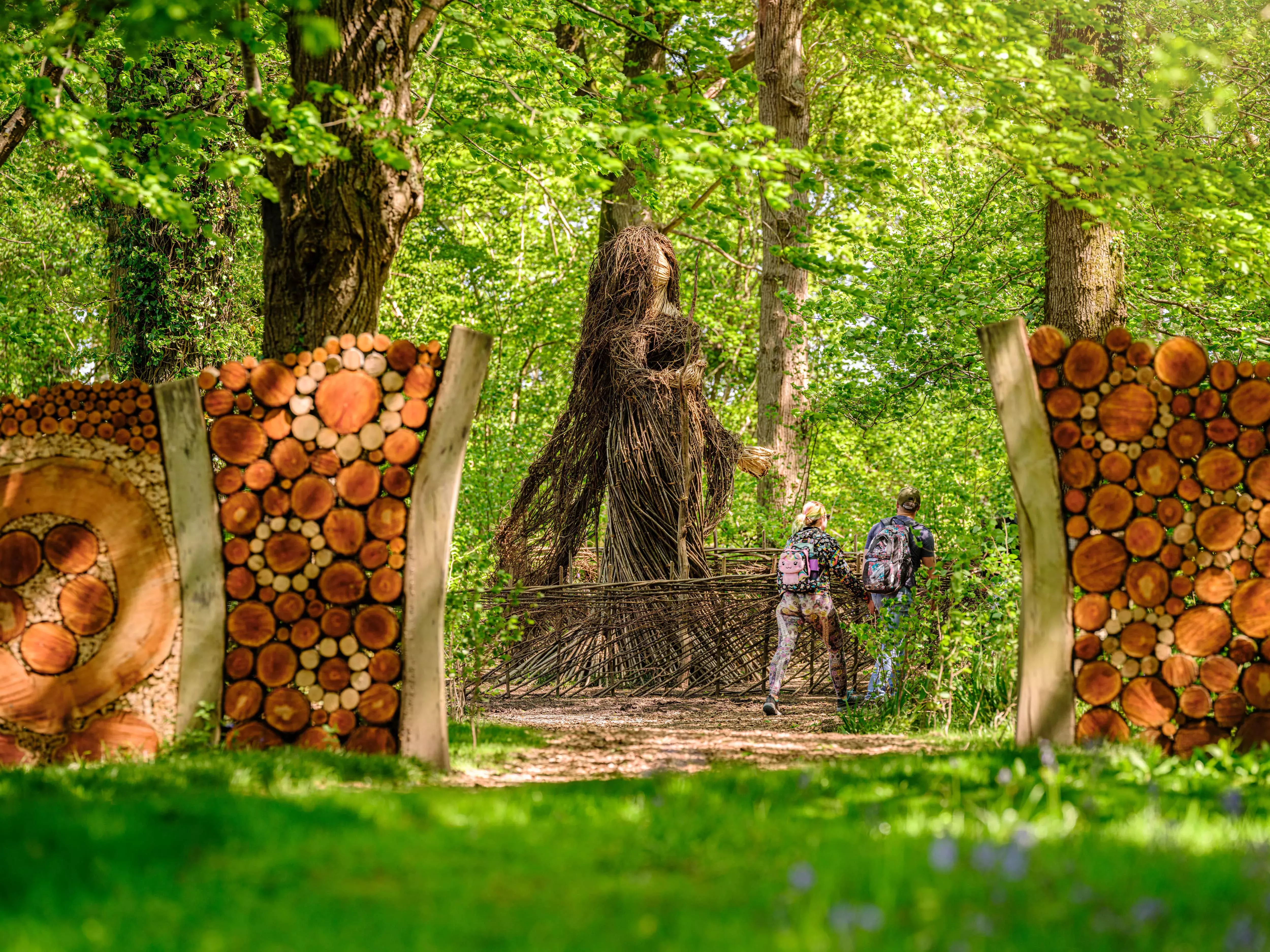 Wakehurst woodland sculpture, Jim Holden © RBG Kew Walls made of recycled wood